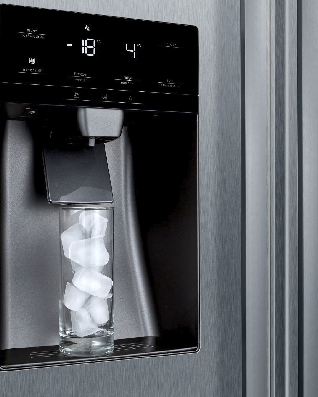 Heladera Bosch Side by Side KAG93AIEP Inox con dispenser de agua y hielo